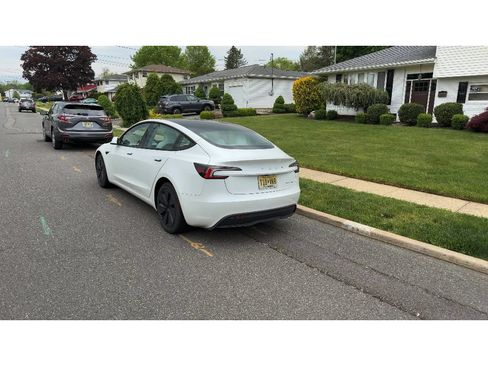 Used 2025 Tesla Model 3 Long Range AWD/4WD image 4