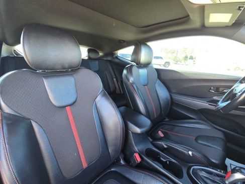 Used 2020 Hyundai Veloster Turbo image 16