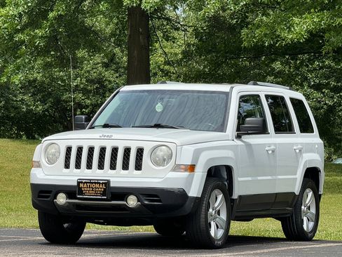 Used 2012 Jeep Patriot Limited w/ Sun/Sound Group image 2