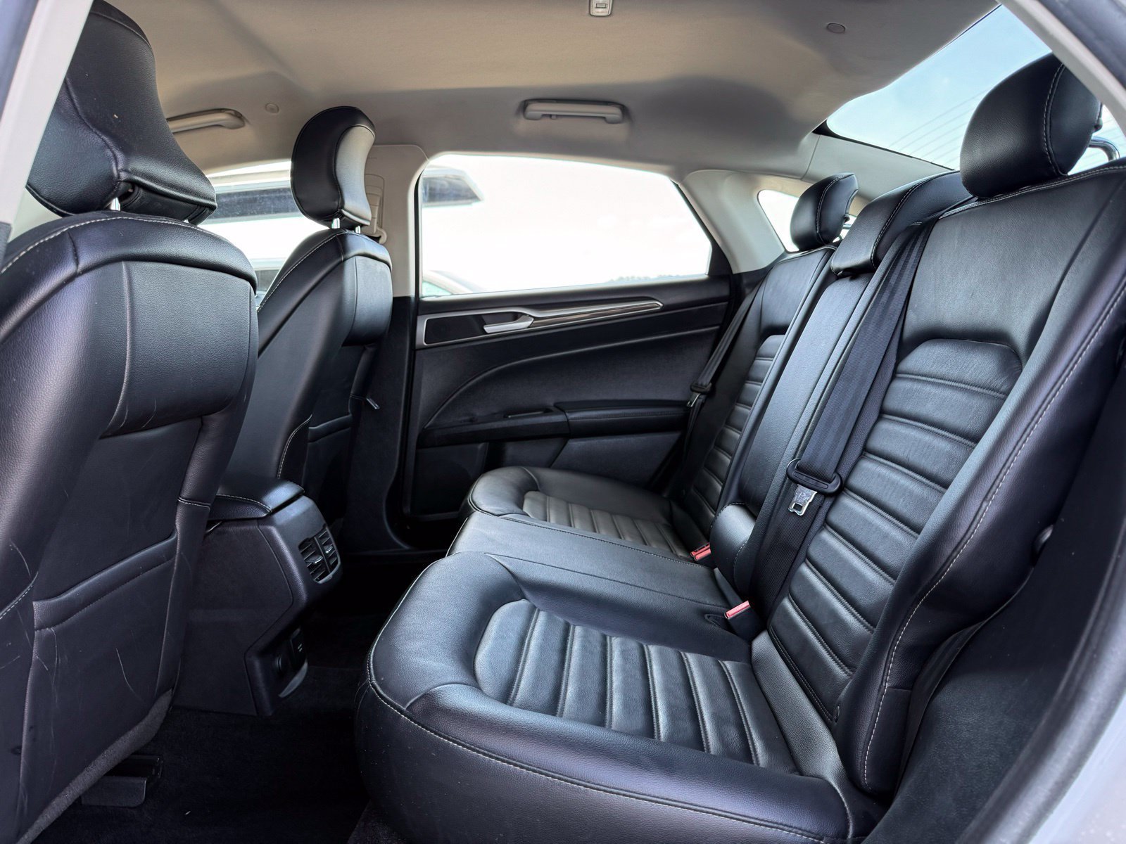 Used 2018 Ford Fusion SE w/ Equipment Group 602A FWD image 17