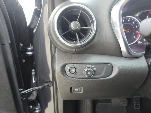 Used 2021 Chevrolet Blazer LT FWD image 23