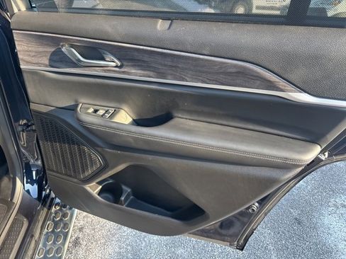 Used 2024 Jeep Grand Cherokee L Limited w/ Luxury Tech Group II image 12