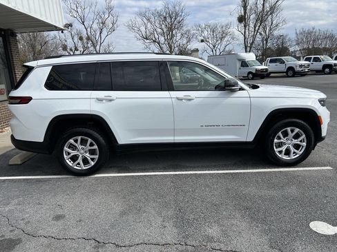 Used 2022 Jeep Grand Cherokee L Limited w/ Luxury Tech Group II image 6