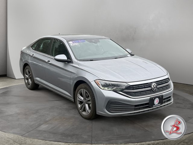Used 2024 Volkswagen Jetta SE FWD image 1