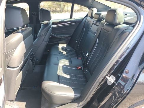 Used 2018 BMW M550i xDrive image 11