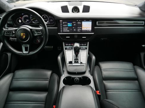Used 2020 Porsche Cayenne Turbo S image 10