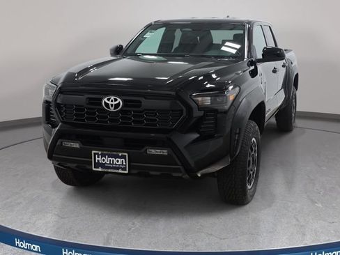 Certified 2024 Toyota Tacoma TRD Off-Road AWD/4WD image 1