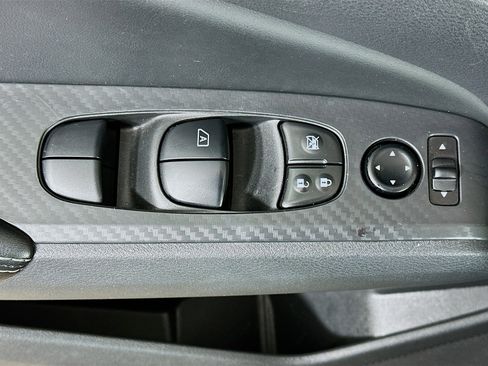 Used 2025 Nissan Altima 2.5 SV image 15