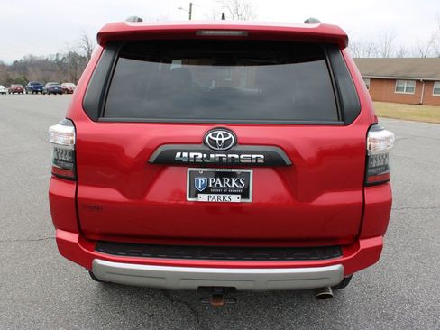 Used 2022 Toyota 4Runner TRD Off-Road Premium image 8