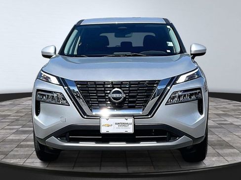 Used 2023 Nissan Rogue SV FWD image 3