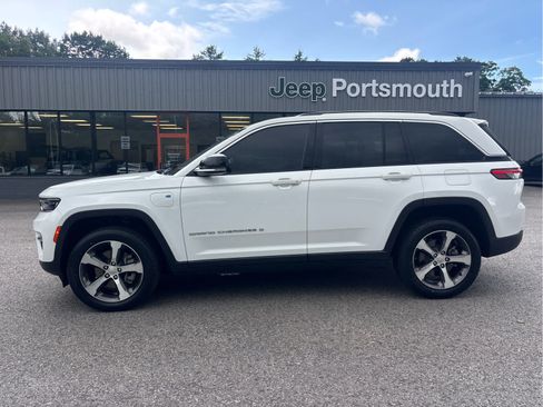 Used 2023 Jeep Grand Cherokee 4WD 4xe image 3