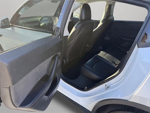 Used 2021 Tesla Model Y Long Range image 22