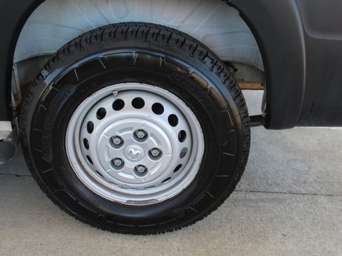 Used 2025 RAM ProMaster 2500 w/ U-Haul Equipment Group FWD image 42