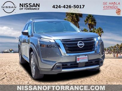 New 2025 Nissan Pathfinder SL w/ Black Appearance Package
