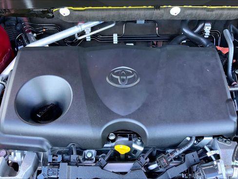Used 2024 Toyota Venza XLE AWD/4WD image 32