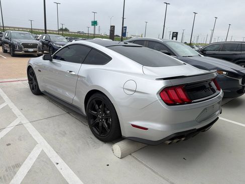 Used 2019 Ford Mustang GT Premium w/ Equipment Group 401A RWD image 6