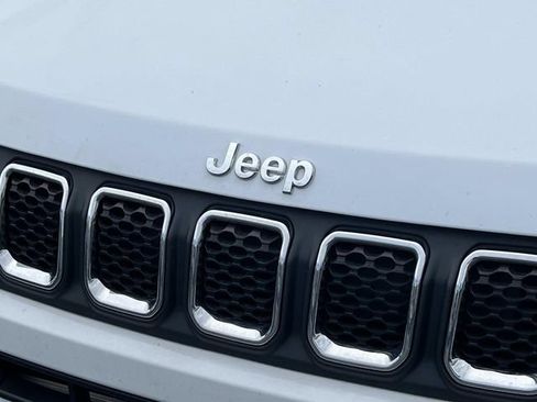 Used 2024 Jeep Compass Latitude AWD/4WD image 9
