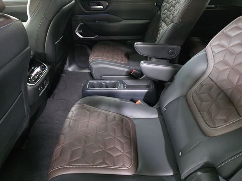 Used 2025 Nissan Armada Platinum Reserve AWD/4WD image 14