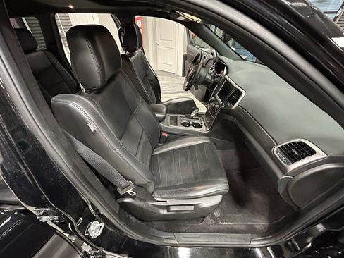 Used 2018 Jeep Grand Cherokee Altitude image 38