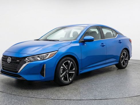 Used 2025 Nissan Sentra SV image 3