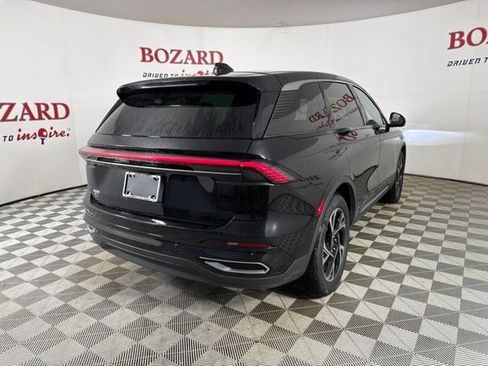 Used 2025 Lincoln Nautilus Premier AWD/4WD image 8