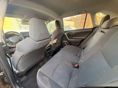 Used 2021 Toyota RAV4 LE image 25
