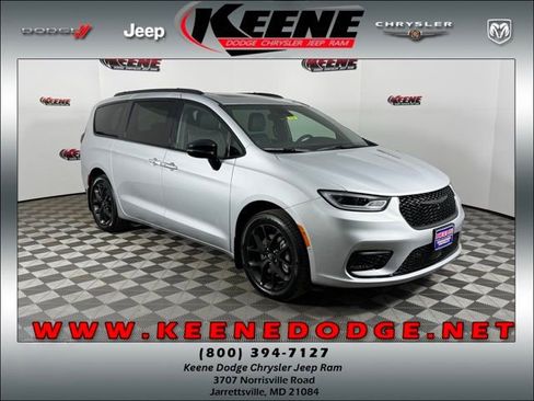 New 2026 Chrysler Pacifica Limited image 1