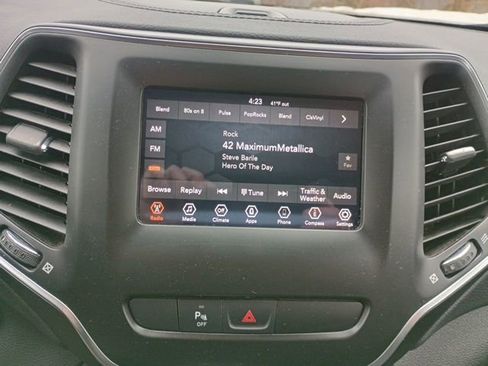 Used 2020 Jeep Cherokee Latitude Plus FWD image 31