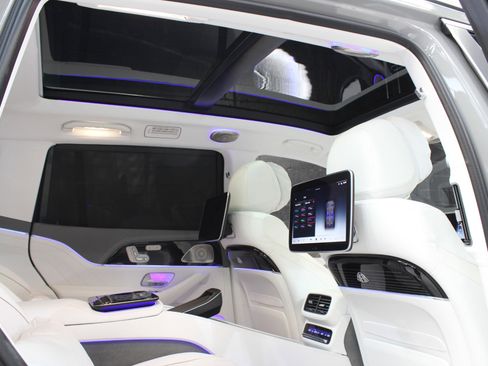 Used 2025 Mercedes-Benz Maybach GLS 600 4MATIC image 70