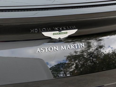 Used 2021 Aston Martin DB11 Coupe image 22