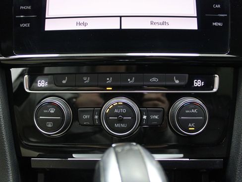 Used 2018 Volkswagen Golf R 4-Door image 38