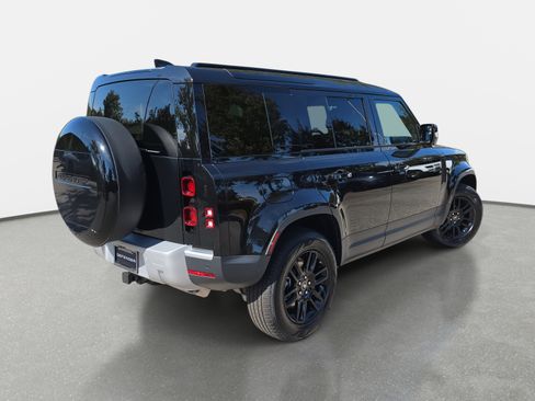 New 2025 Land Rover Defender 110 S image 5