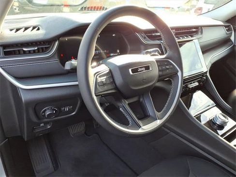 Certified 2023 Jeep Grand Cherokee L Laredo image 24