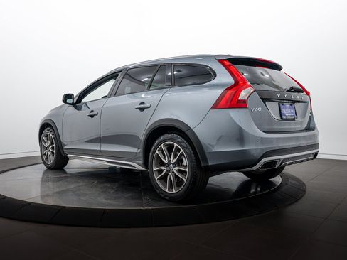 Used 2017 Volvo V60 T5 Cross Country Platinum AWD/4WD image 5