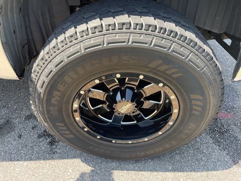 Used 2017 Nissan Titan SV image 13