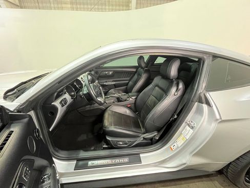Used 2016 Ford Mustang GT Premium w/ Equipment Group 401A RWD image 17