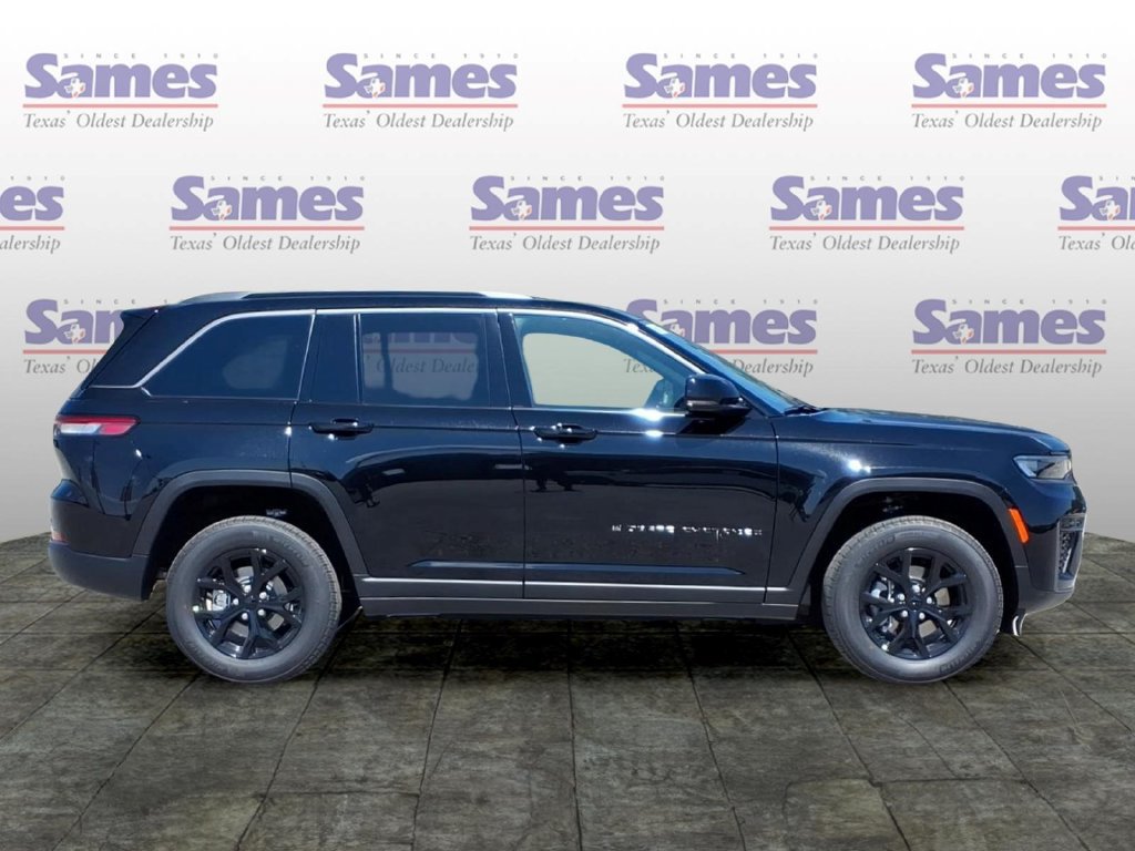 New 2026 Jeep Grand Cherokee Altitude RWD image 4