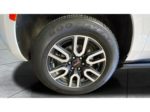 Used 2024 GMC Yukon XL AT4 w/ AT4 Premium Package AWD/4WD image 22