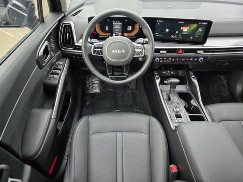 Used 2025 Kia Sorento EX w/ Panoramic Sunroof Package image 13