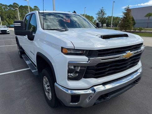 Used 2024 Chevrolet Silverado 2500 LT image 2