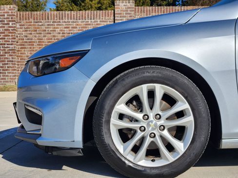Used 2017 Chevrolet Malibu LT image 10
