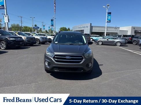 Used 2017 Ford Escape SE w/ Equipment Group 201A AWD/4WD image 2
