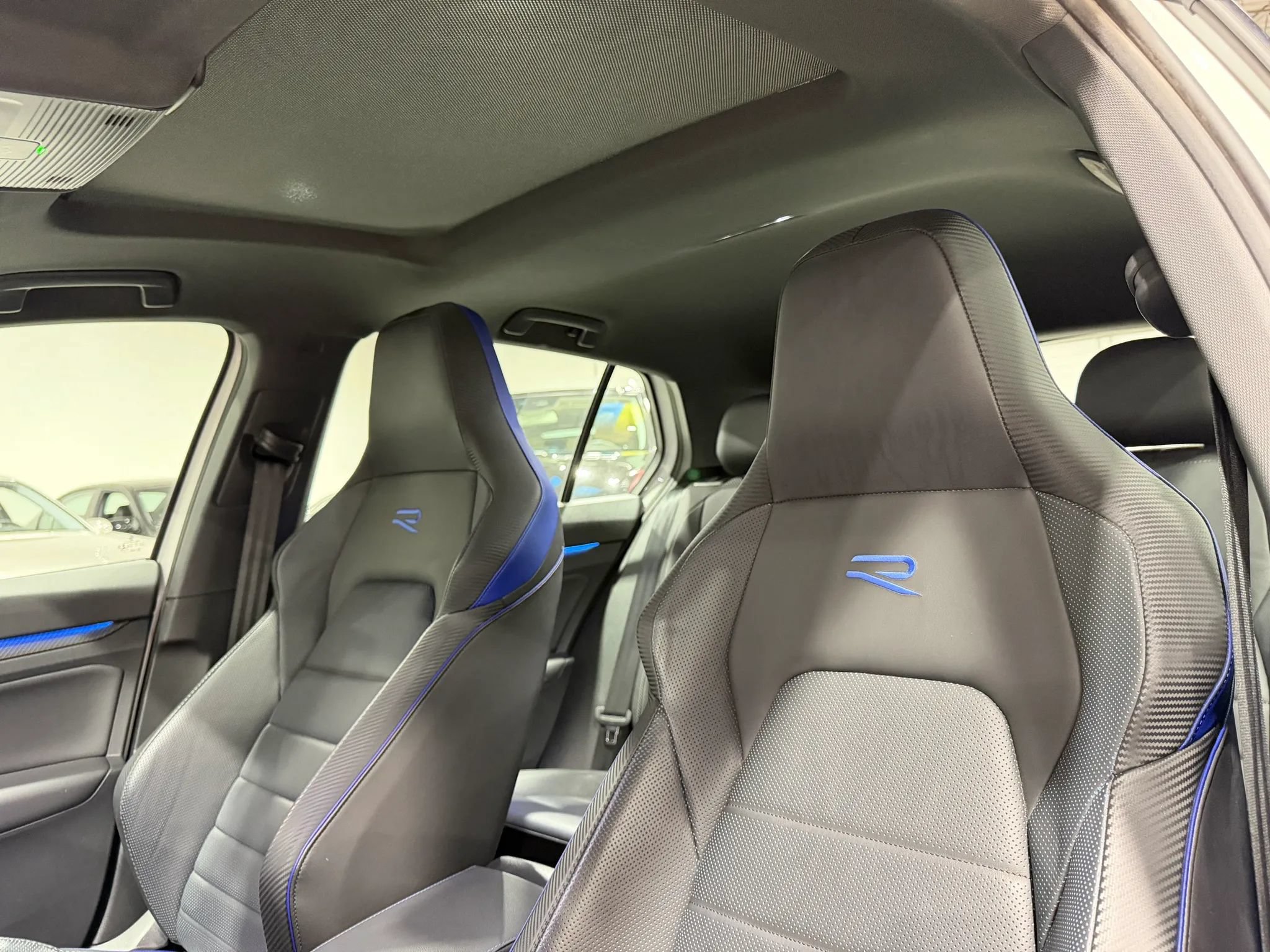 Used 2023 Volkswagen Golf R AWD/4WD image 3