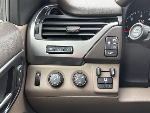 Used 2016 Chevrolet Suburban LTZ AWD/4WD image 32