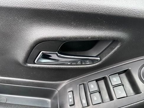 Used 2019 Chevrolet Trax LT w/ LT Convenience Package FWD image 25