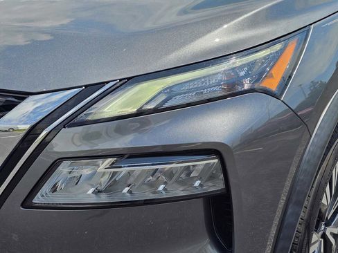 Used 2022 Nissan Rogue SV image 4