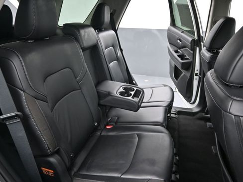 Used 2024 Nissan Pathfinder SL image 27