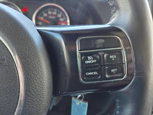 Used 2017 Jeep Wrangler Unlimited Rubicon AWD/4WD image 18