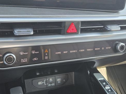 Certified 2025 Kia Sorento SX Prestige w/ Olive Brown Leather Package image 31