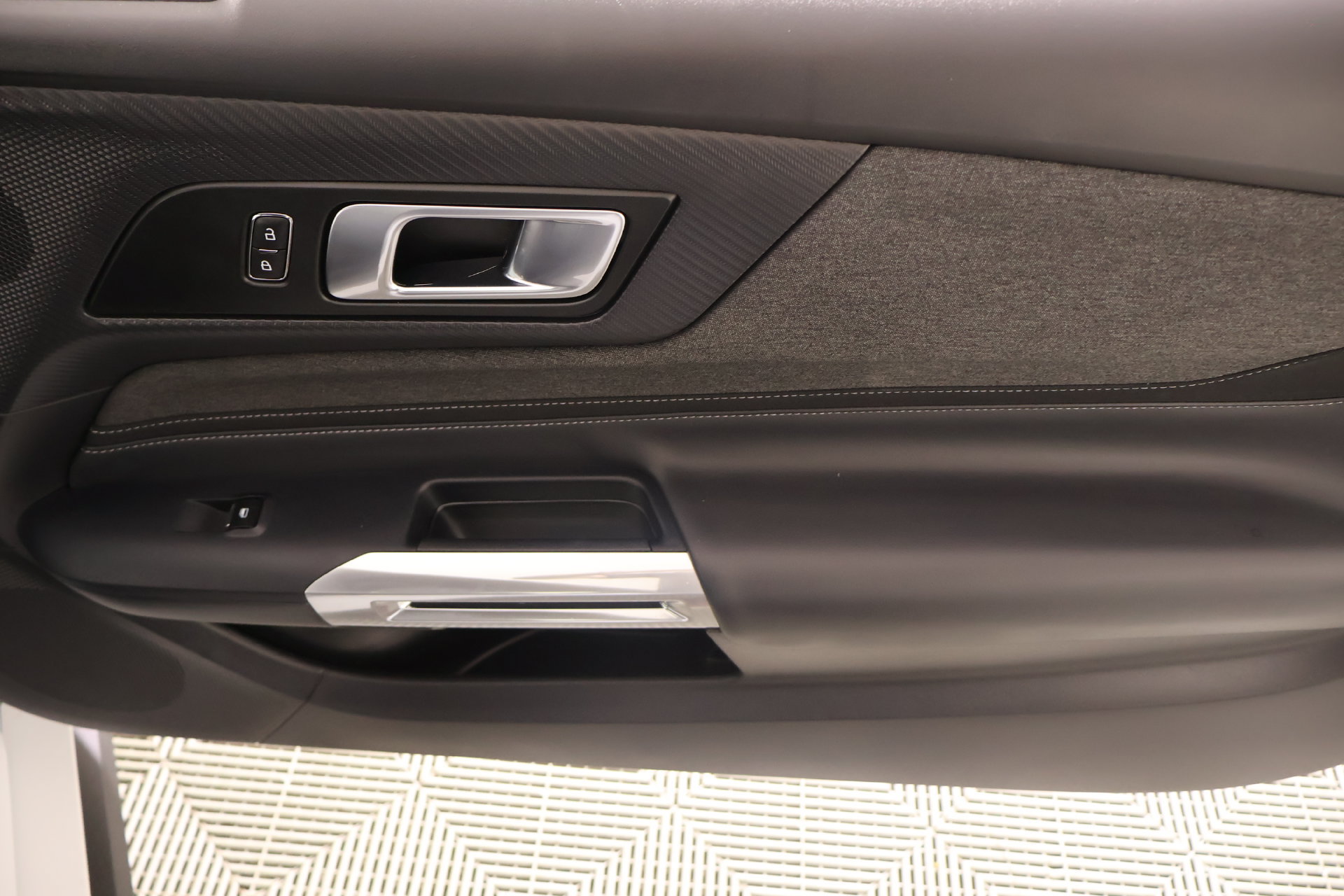 Used 2024 Ford Mustang Coupe RWD image 13